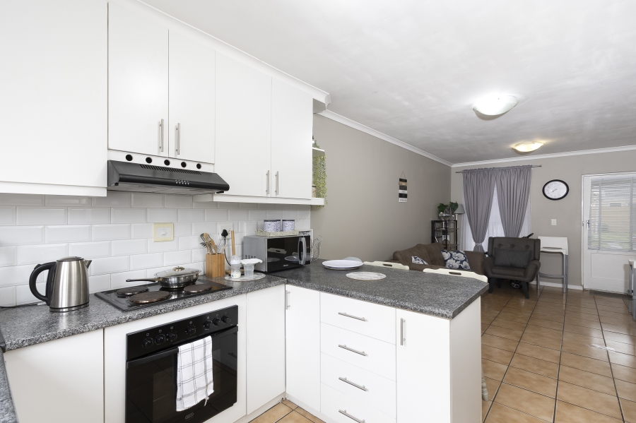 2 Bedroom Property for Sale in Guldenland Western Cape